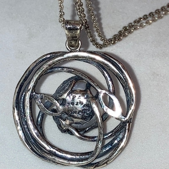 P.Z. Israel 925 silver White pearl nesting in leaves Pendant necklace + chain - Picture 5 of 7